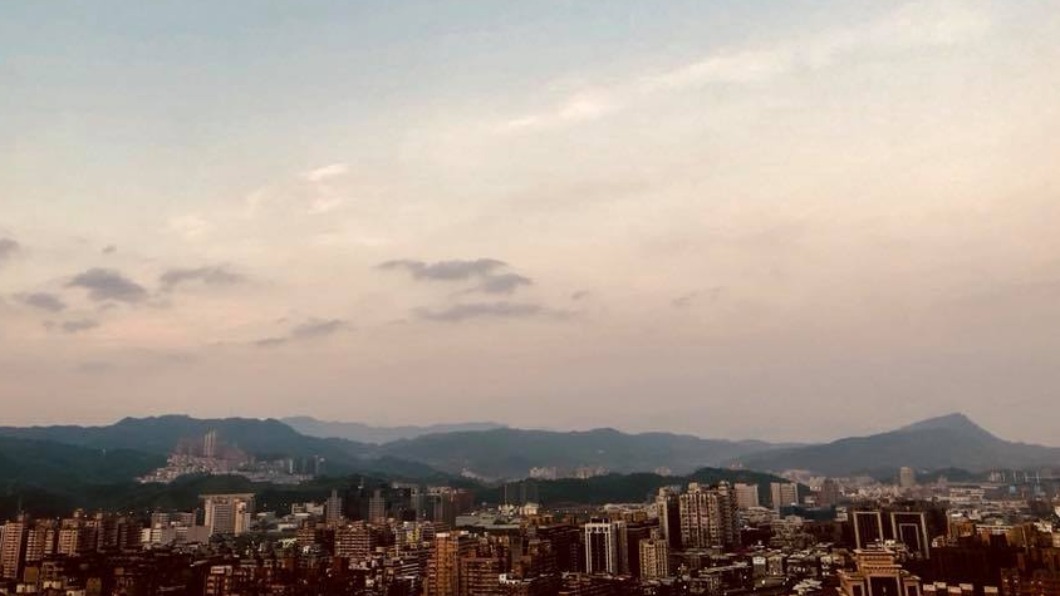 邱澤曾分享住家窗外景色。（圖／翻攝自邱澤臉書）
