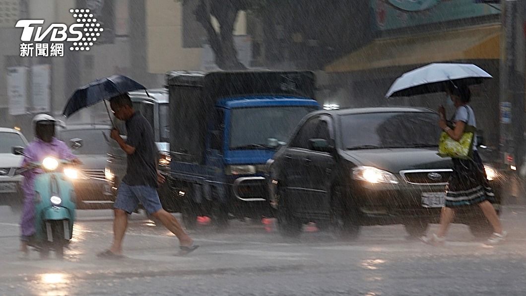 颱風盧碧最新路徑曝「恐回馬槍襲台」 週末雨勢最強