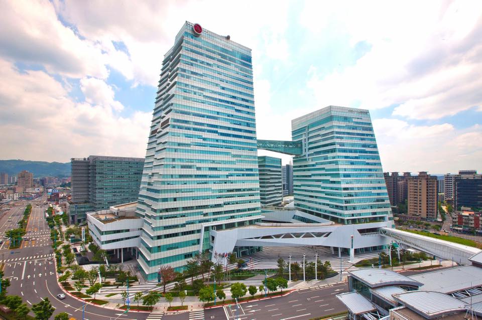 除了中國信託在南港的企業總部代表外,當年南京東路股市華爾街也早成為過去的遙遠故事。(圖/翻攝自中國信託文薈館臉書)