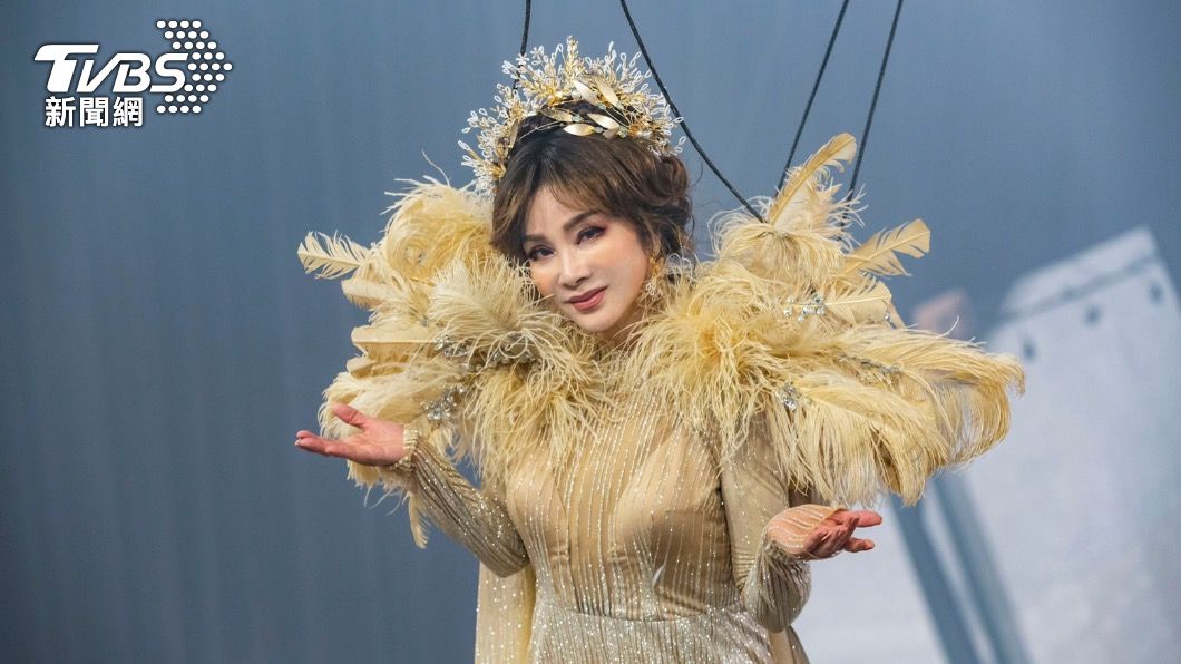 陳美鳳堅持不用替身,親自吊10小時鋼絲。(圖/民視提供)