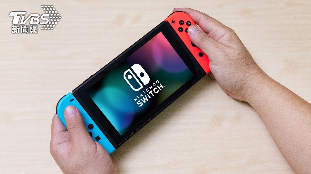 在家時間多怕無聊,許多人爆買SWITCH等電動器材。(圖/shutterstock 達志影像)