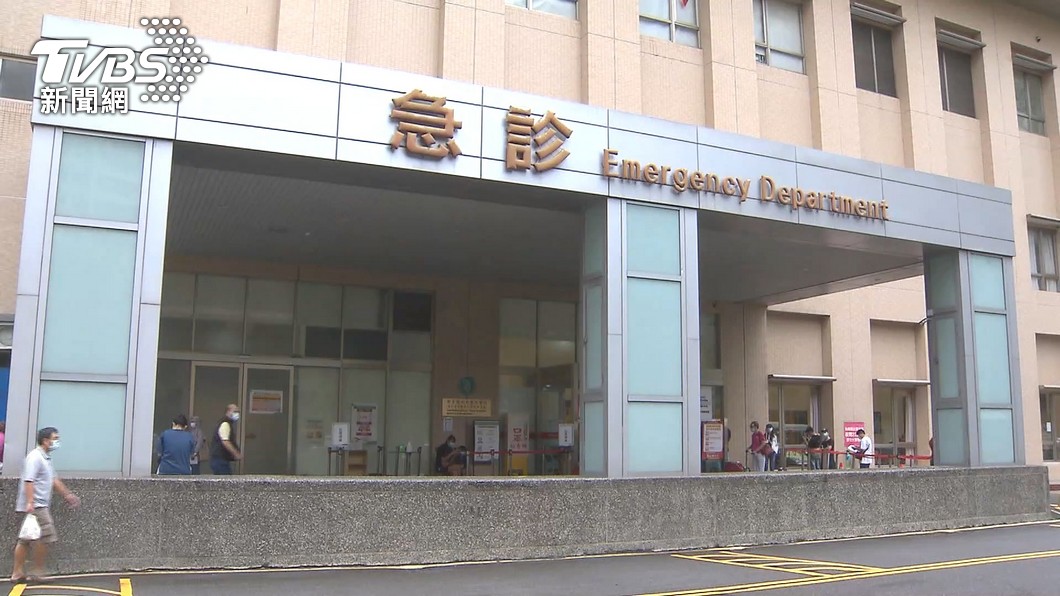 麻醉醫涉造謠「台北快篩送高雄」 雙和醫院送懲處:恐不續聘