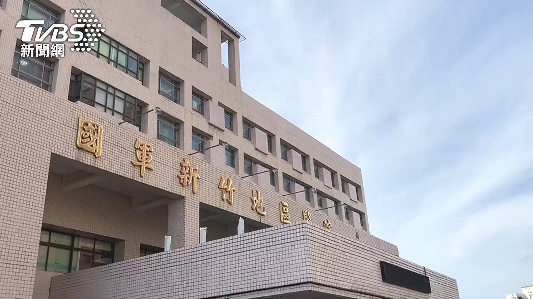 董男全身多處刀刃穿刺傷,被送往國軍新竹醫院急救仍不治。(圖/TVBS資料畫面)