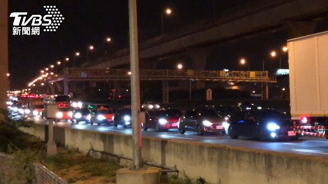 端午車潮擋不住 國道車流大嚴重回堵