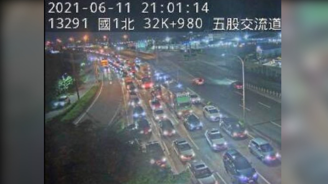 別返鄉!交流道大塞車擠爆入口 國道最新畫面曝光