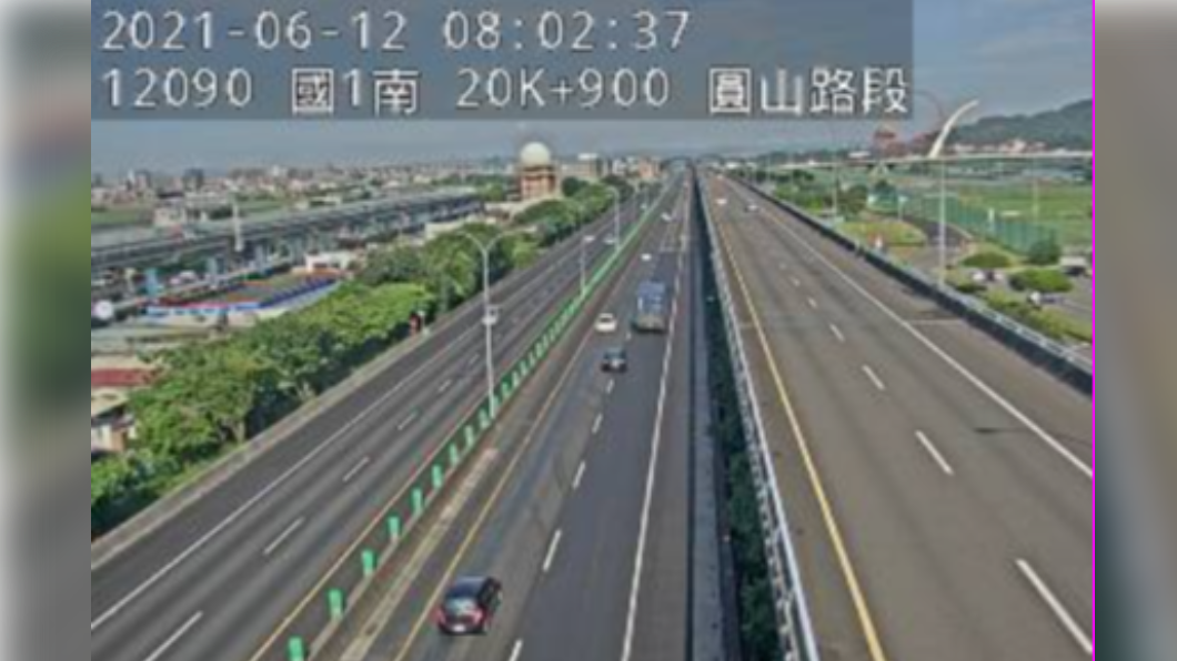 上午國道1號圓山路段通暢。(圖/高公局即時影像)