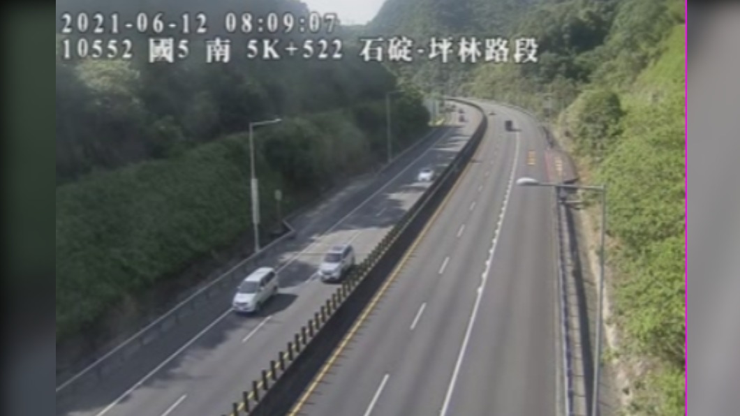 上午國道5號石碇至坪林路段通暢。(圖/高公局即時影像)