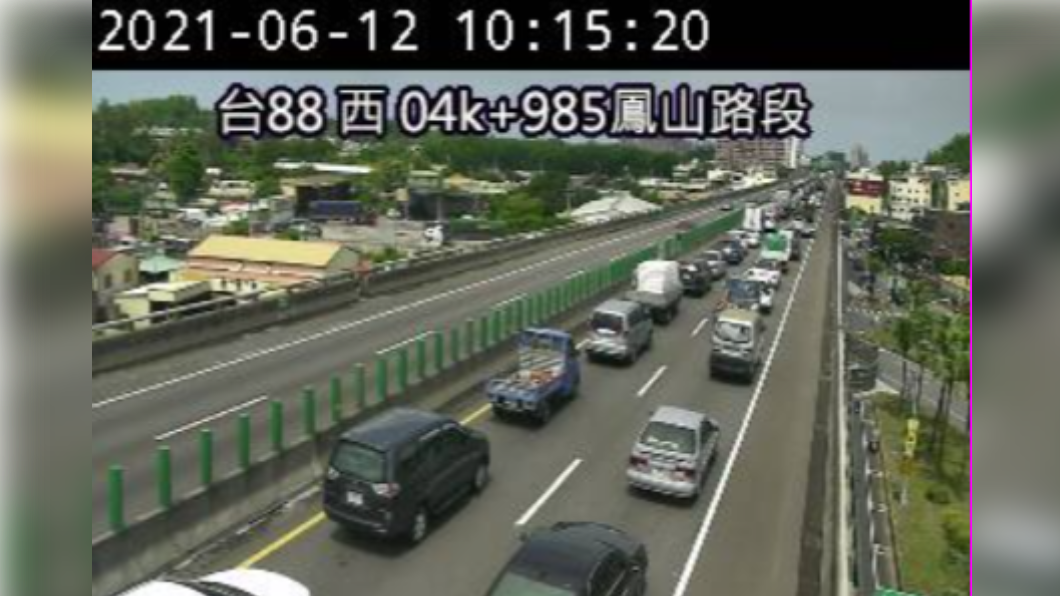 台88縣鳳山路段塞車中。(圖/高公局即時影像)