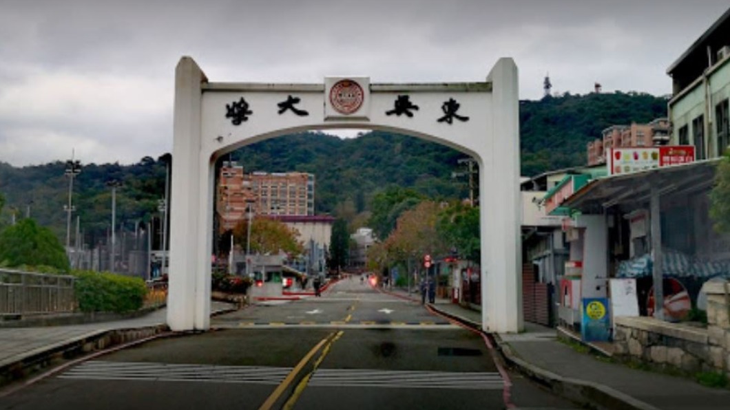 東吳大學傳出一名住宿生確診新冠肺炎。(圖/翻攝自Google地圖)