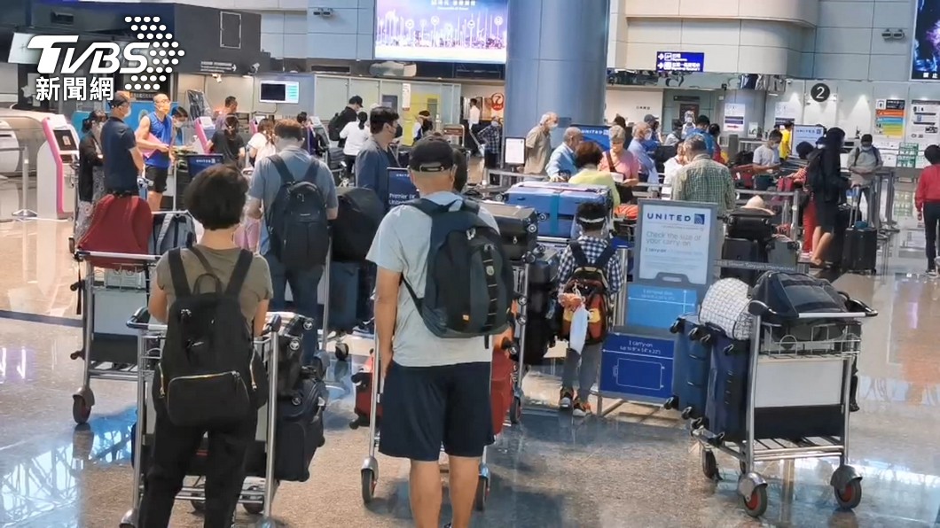 批陳時中牙醫難抗百年疫戰　亞洲週刊：台灣淪疫苗難民