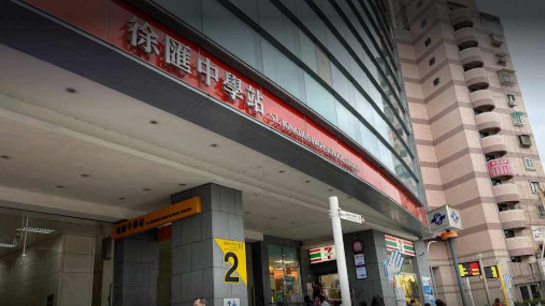 恐怖!捷運怪男「追人亂咳」 女嚇壞狂奔:一直靠近我