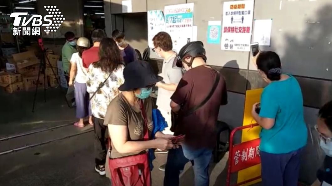 傳統市場尾數分流人潮減 部分民眾趁「管制前」溜進去