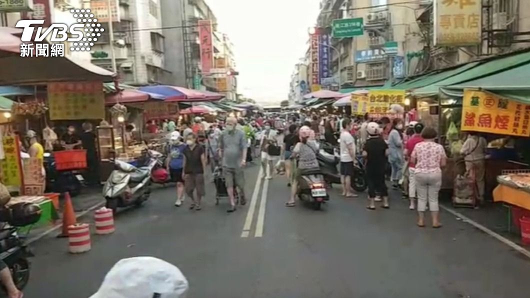 濱江市場相較以往人流少很多。（圖／TVBS）
