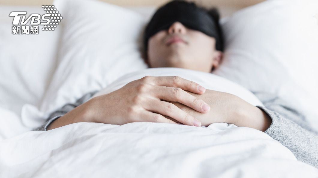 一天睡超過9小時以上的人,得到肺炎的風險高達50%。(示意圖/Shutterstock達志影像)