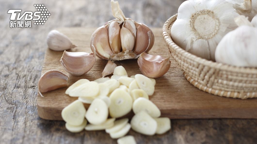 食用大蒜可以降低罹癌風險。(示意圖/shutterstock達志影像)