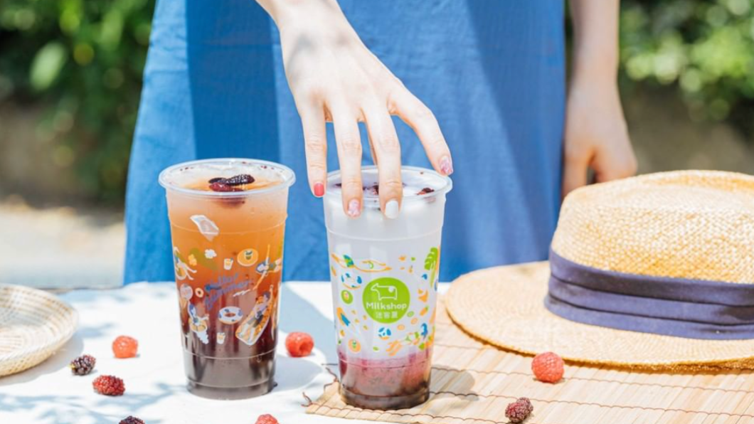 迷客夏去年夯品「魔幻紫桑葚飲」重新上市。(圖/翻攝自迷客夏 IG)