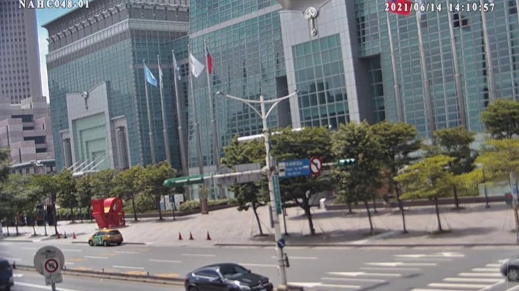 信義商圈下午即時影像。(圖/翻攝自臺北市政府景點即時影像)