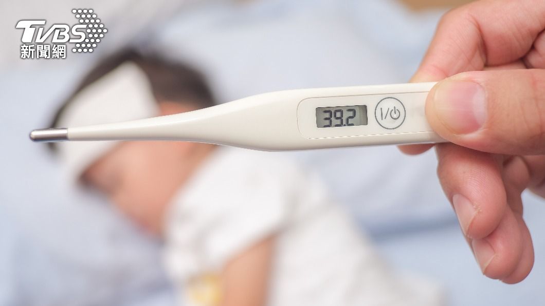 發燒或正患有急性中重度疾病者宜等病情穩定後再接種。(示意圖/shutterstock 達志影像)