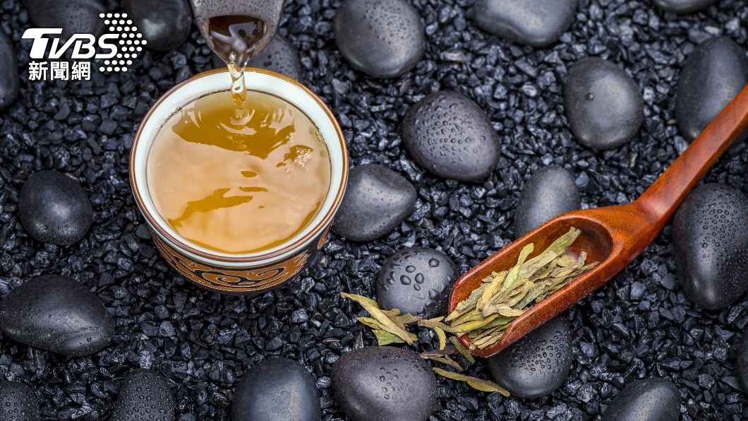 薄荷龍井茶具有提神解鬱、潤喉止咳的功效。（示意圖／shutterstock達志影像）