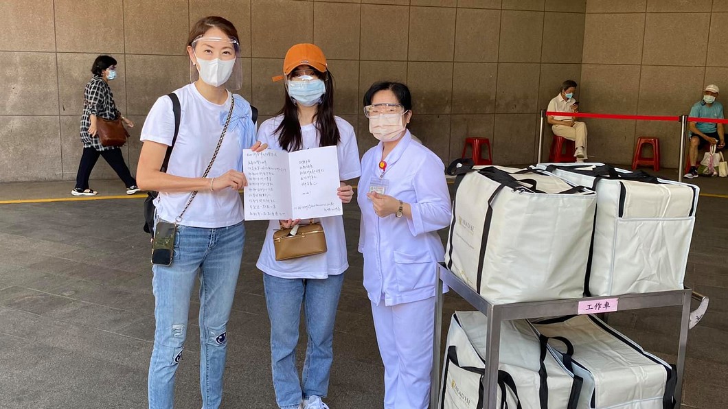 女神也來送餐!百份下午茶獻醫護 賈永婕2女兒見面嗨爆