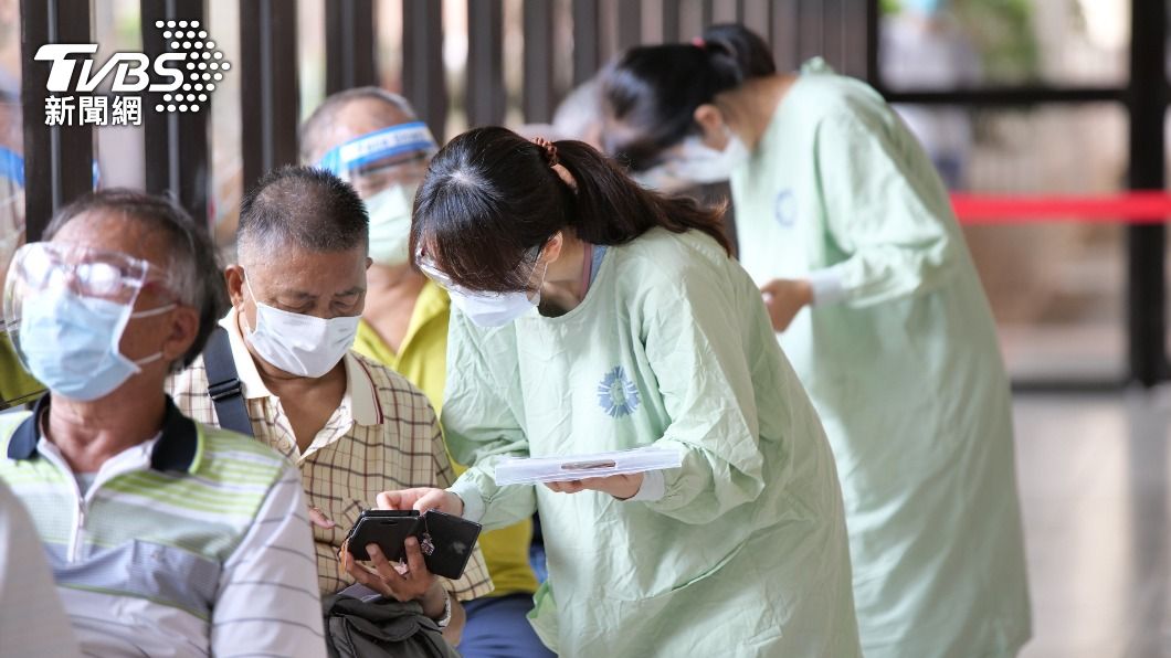 台中施打AZ疫苗 中榮「宇美町式」接種洗腎病友