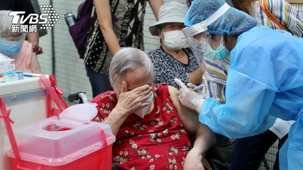 AZ疫苗擴大接種加速補貨 75歲以上配發量增至53%