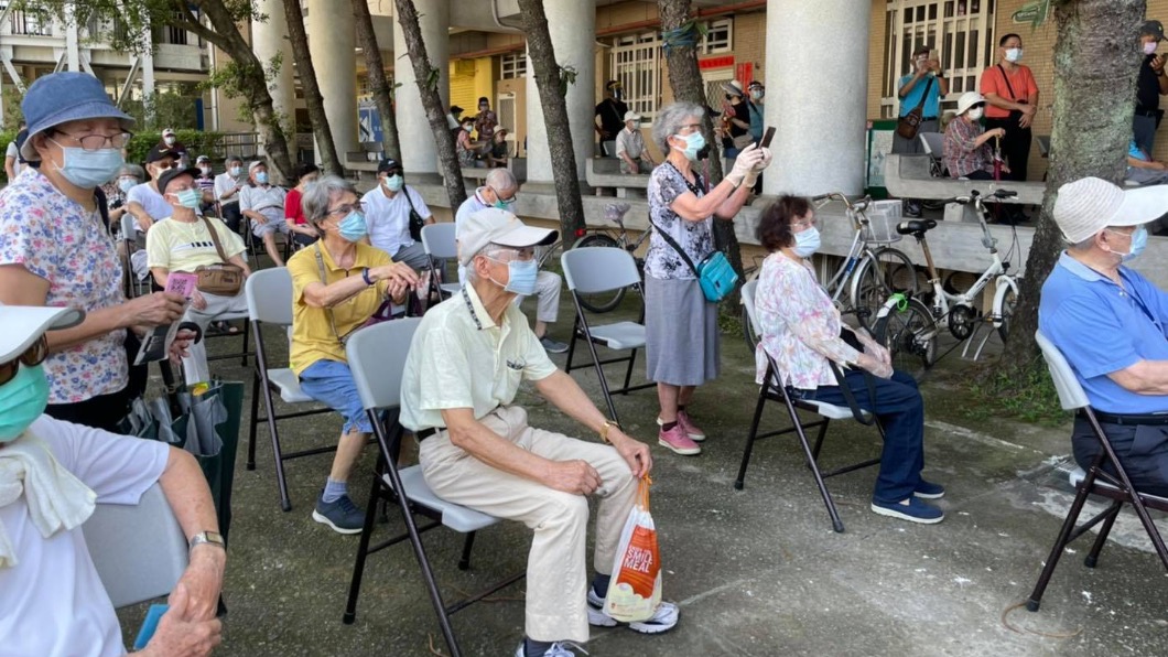北市施打疫苗挨批亂象多。（圖／柯文哲Facebook）