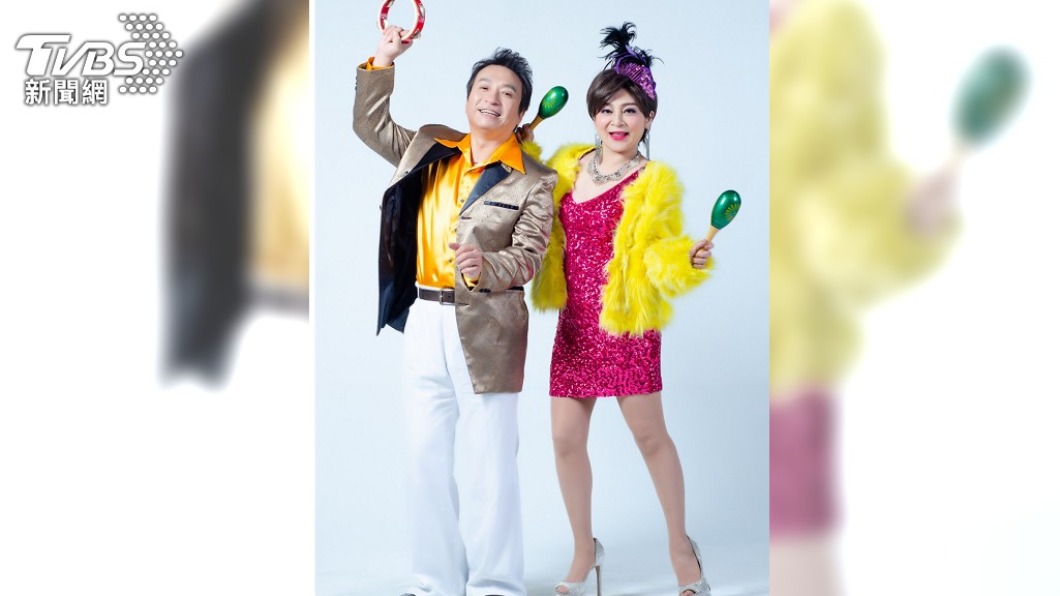 王中平、王彩樺身穿秀服登場。（圖／民視提供）