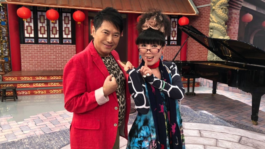 資深藝人長青(左)人緣好。(圖/翻攝自長青臉書)