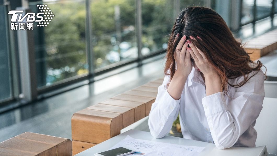 有些人失眠是受到日常生活中的壓力所致。（示意圖／shutterstock達志影像）