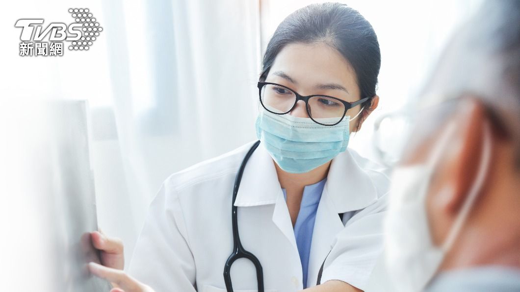 醫護人員可能出現創傷壓力症候群。（非當事人，示意圖／shutterstock達志影像）