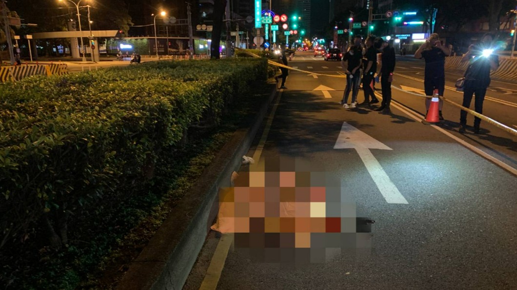 台中女過馬路詭異路倒分隔島 遭車輾頭顱爆裂慘死