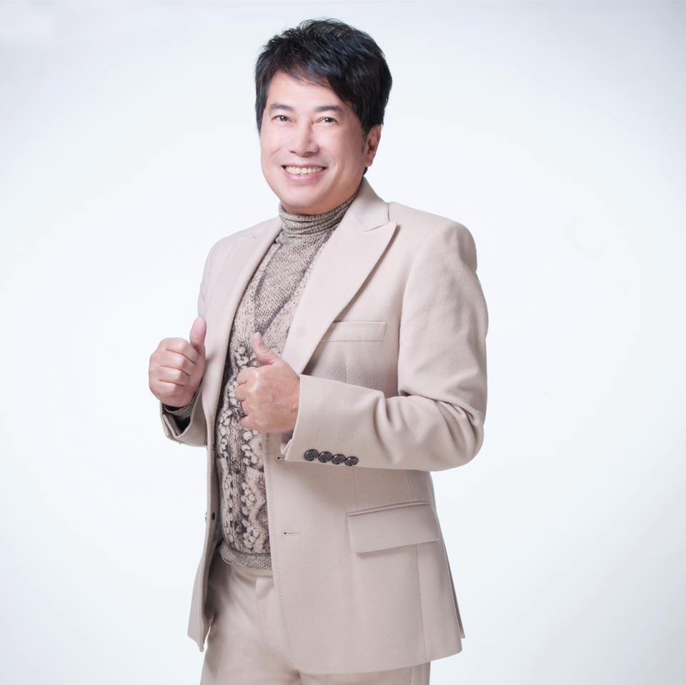 貴人黃西田引薦，進入演藝圈。（圖／翻攝自長青（香腸伯）臉書） 