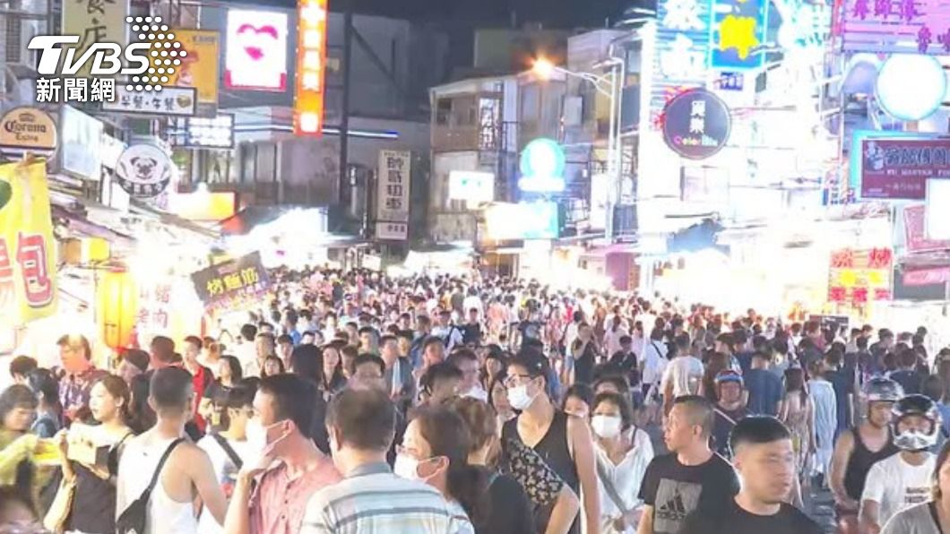 暑假解封再爆疫情?醫「沒本錢出遊」:三級恐至年底