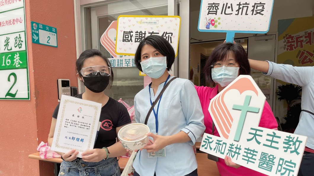 燒烤店暖捐愛心便當挺醫護。(圖/翻攝自A⁺⁹ 燒烤屋臉書)