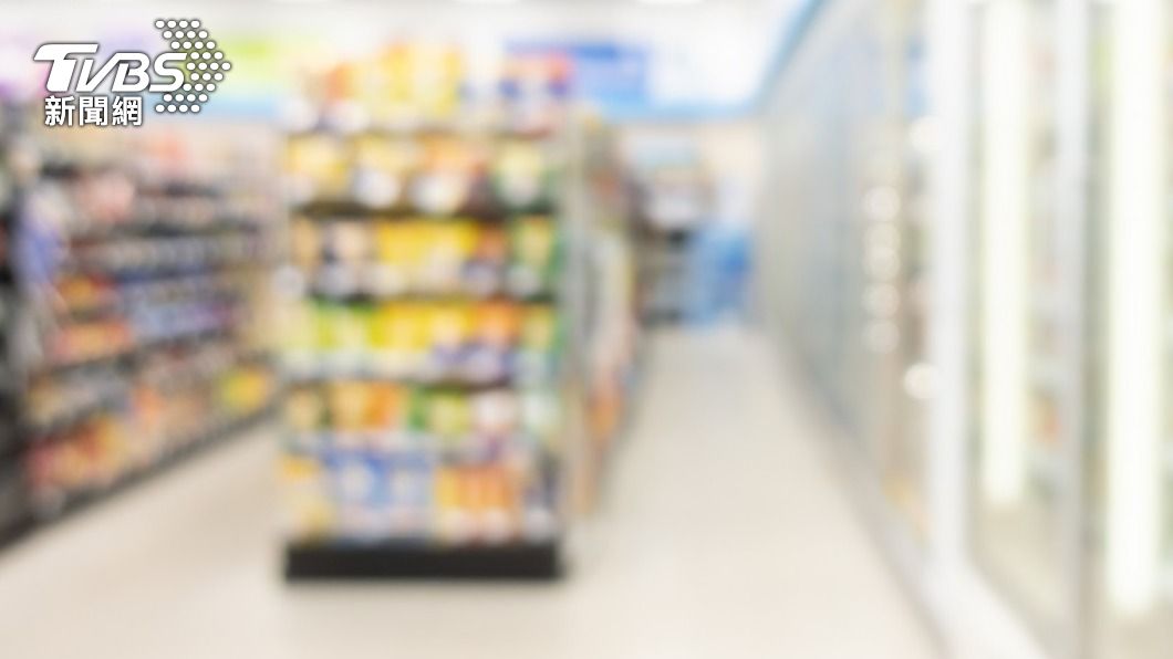 拍手叫店員嗆「你們是狗?」 婦挨轟:別以為花錢了不起