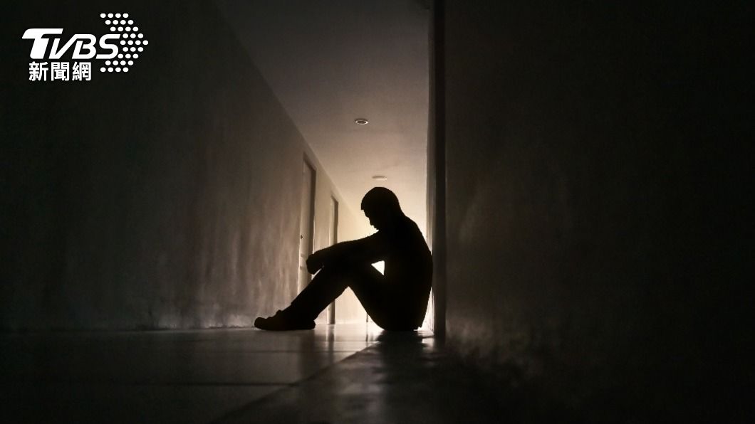 男大生認為學校沒有盡到讓學生交流的義務。(示意圖/shutterstock 達志影像)