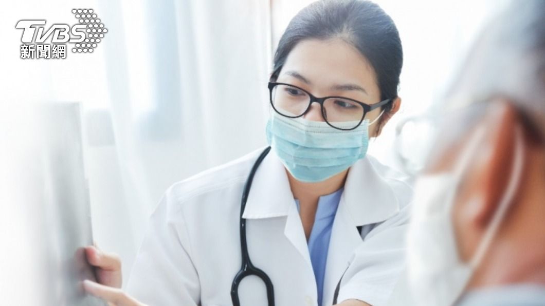 「線上診療」制度將衝擊以往與醫師面對面的看診習慣。（示意圖／shutterstock 達志影像）