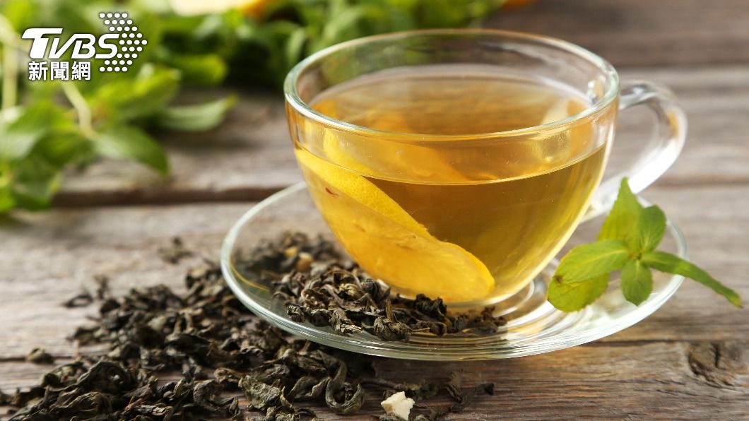 綠茶中富含的兒茶素,抗氧化效果強,甚至超越維生素C。(示意圖/shutterstock達志影像)