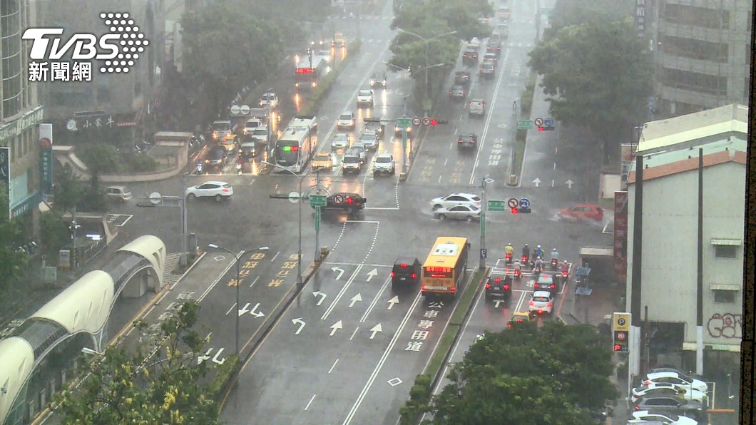 變天!上班時間春雷強風+劇烈降雨 回歸晴朗時間曝