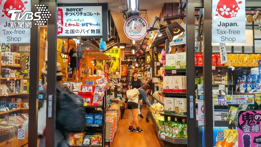 日本免稅店家林立，除了奢侈品外藥妝店也都能作退稅服務。（示意圖／shutterstock 達志影像）