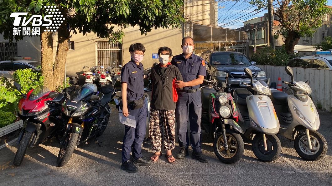 警方循線找到8台機車,通知車主前來領回。(圖/TVBS)
