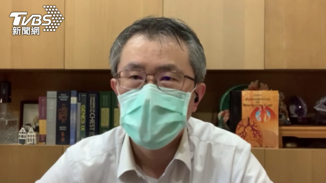 北醫胸腔內科主任周百謙則說,加上這批莫德納台灣到手的疫苗就超過400萬,預計在20到30天可以打完。(圖/TVBS)