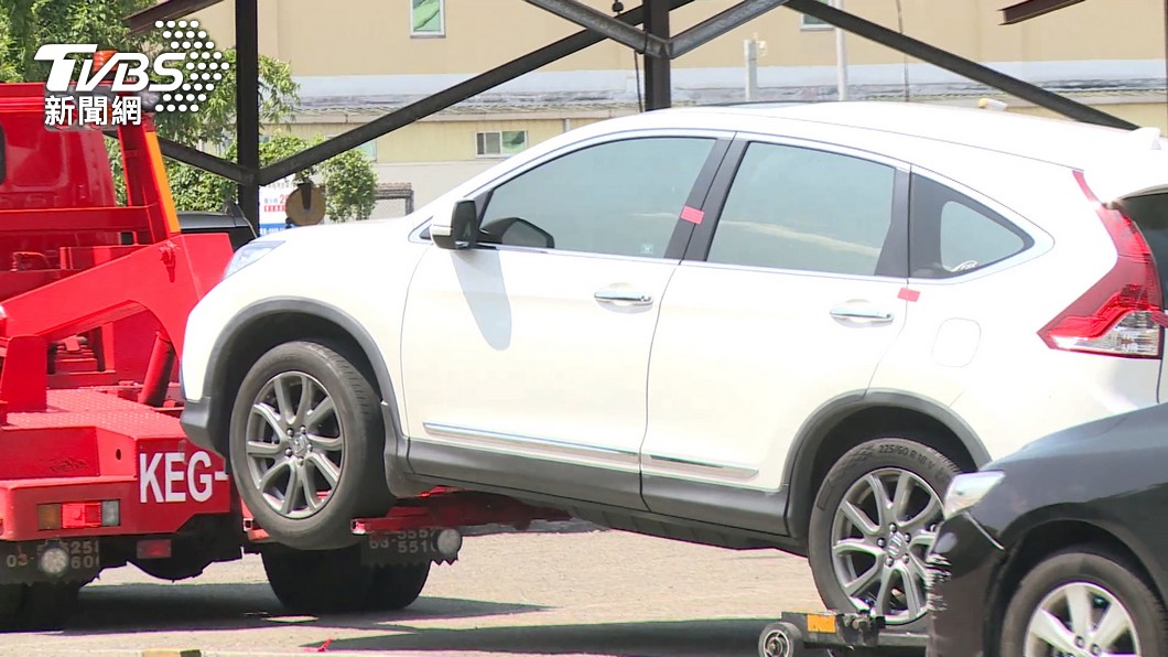 違停拖吊！機車握把「慘被整根拔起」車主氣炸　內行：可求償