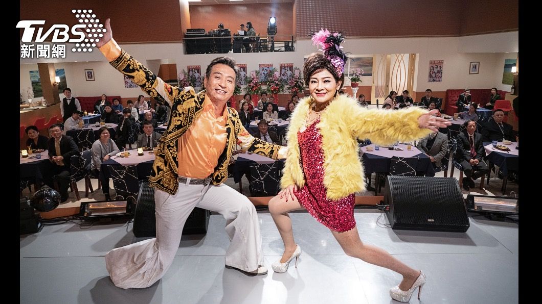 王中平、王彩樺在《黃金歲月》中飾演夫妻檔。(圖/民視提供)