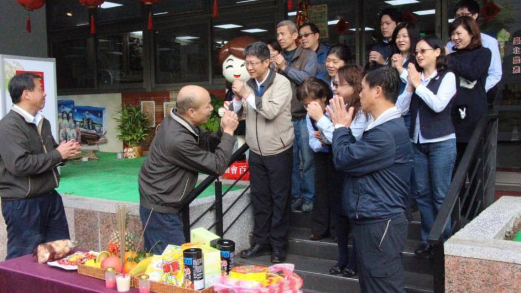 北農員工認真工作的身影令韓國瑜感到尊敬。（圖／翻攝自韓國瑜臉書）