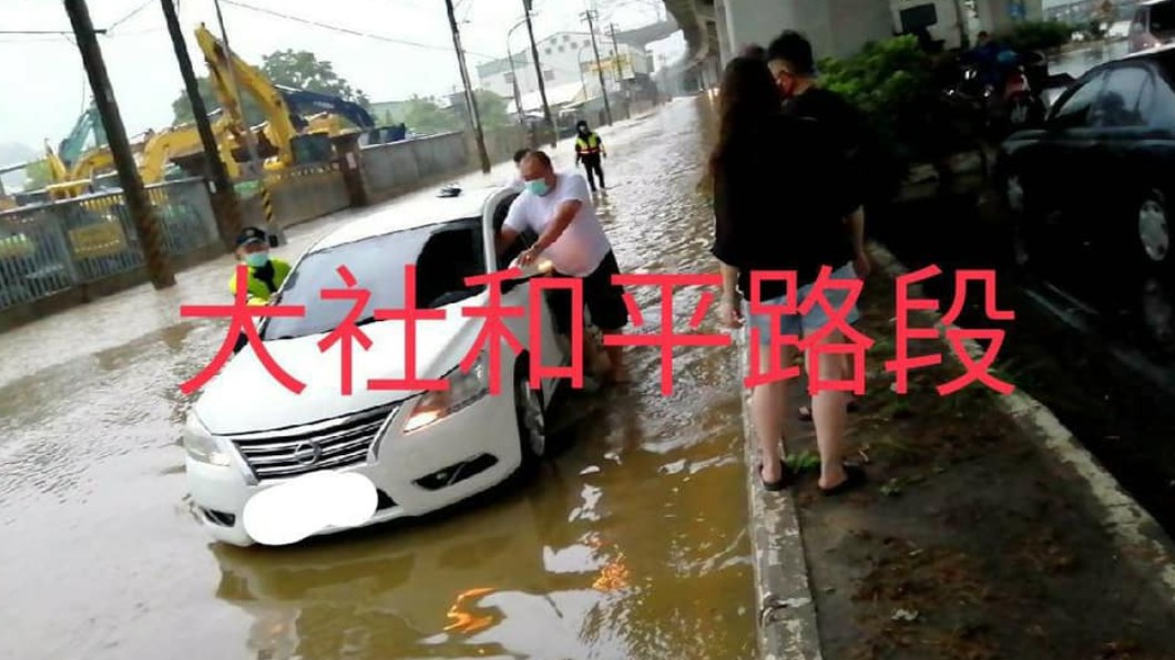 國道10號下和平路段。(圖/翻攝自許慧玉臉書)