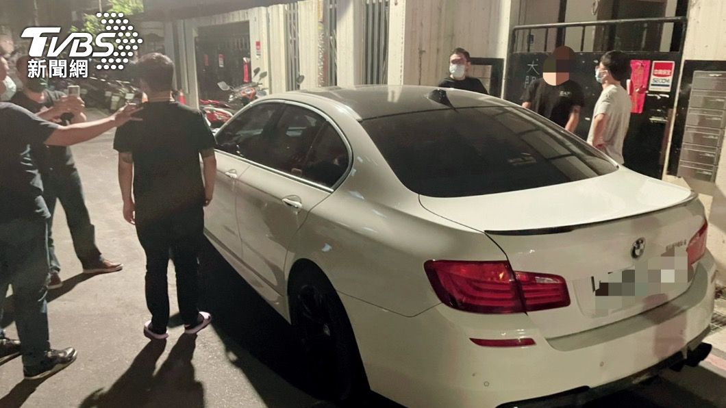 債務糾紛竟當街「持槍追逐」!警為抓嫌犯 偵防車遭撞