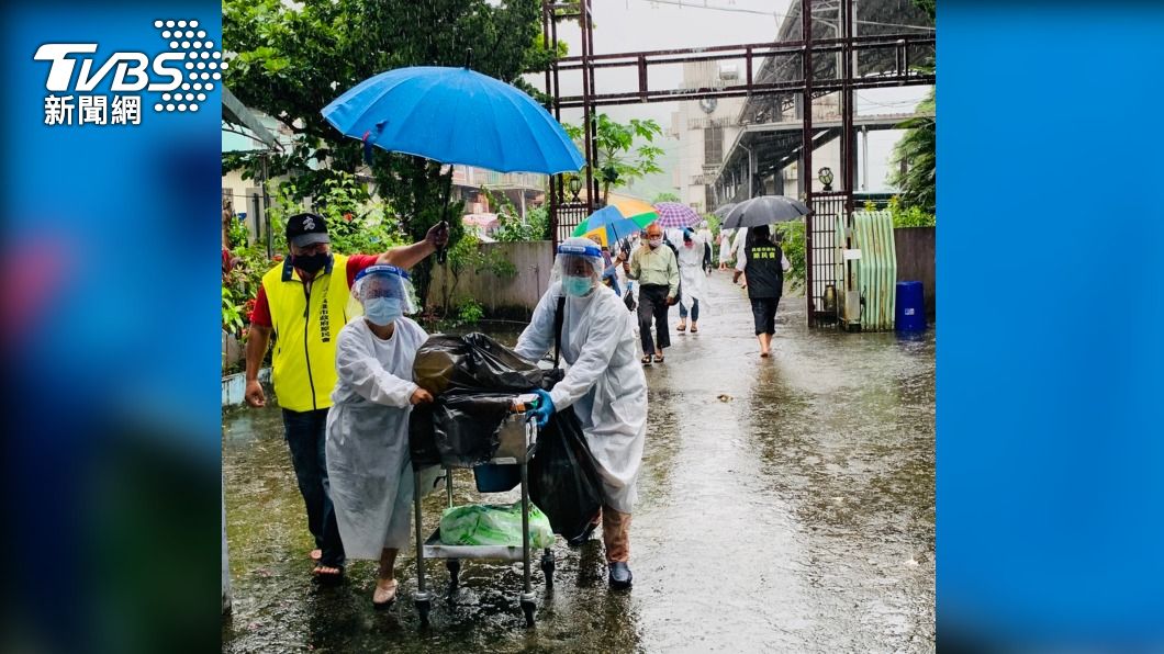 那瑪夏接種站大雨積水 長者移往教會施打疫苗