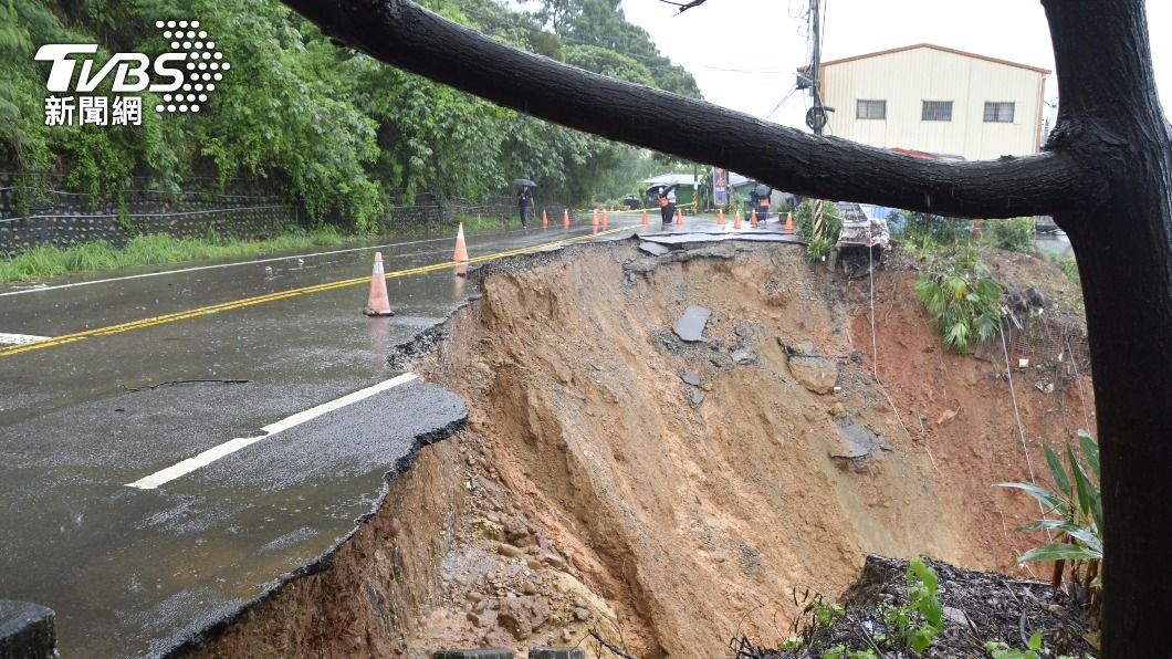 彰化暴雨三芬路崩塌長達40米 王惠美:封道搶修